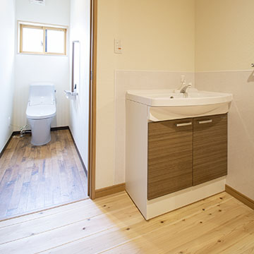 2階洗面台・トイレ